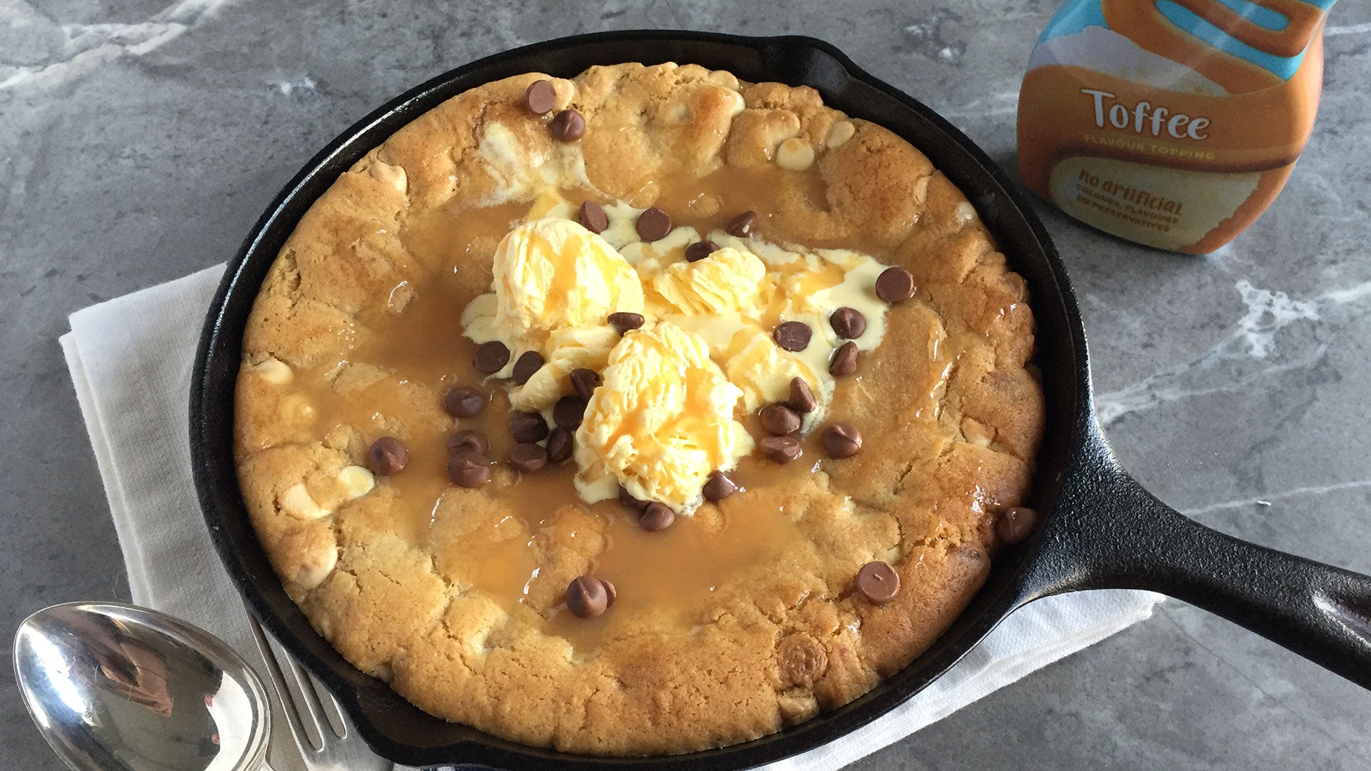 White-Chocolate-Skillet-Cookie_Header_1.jpg