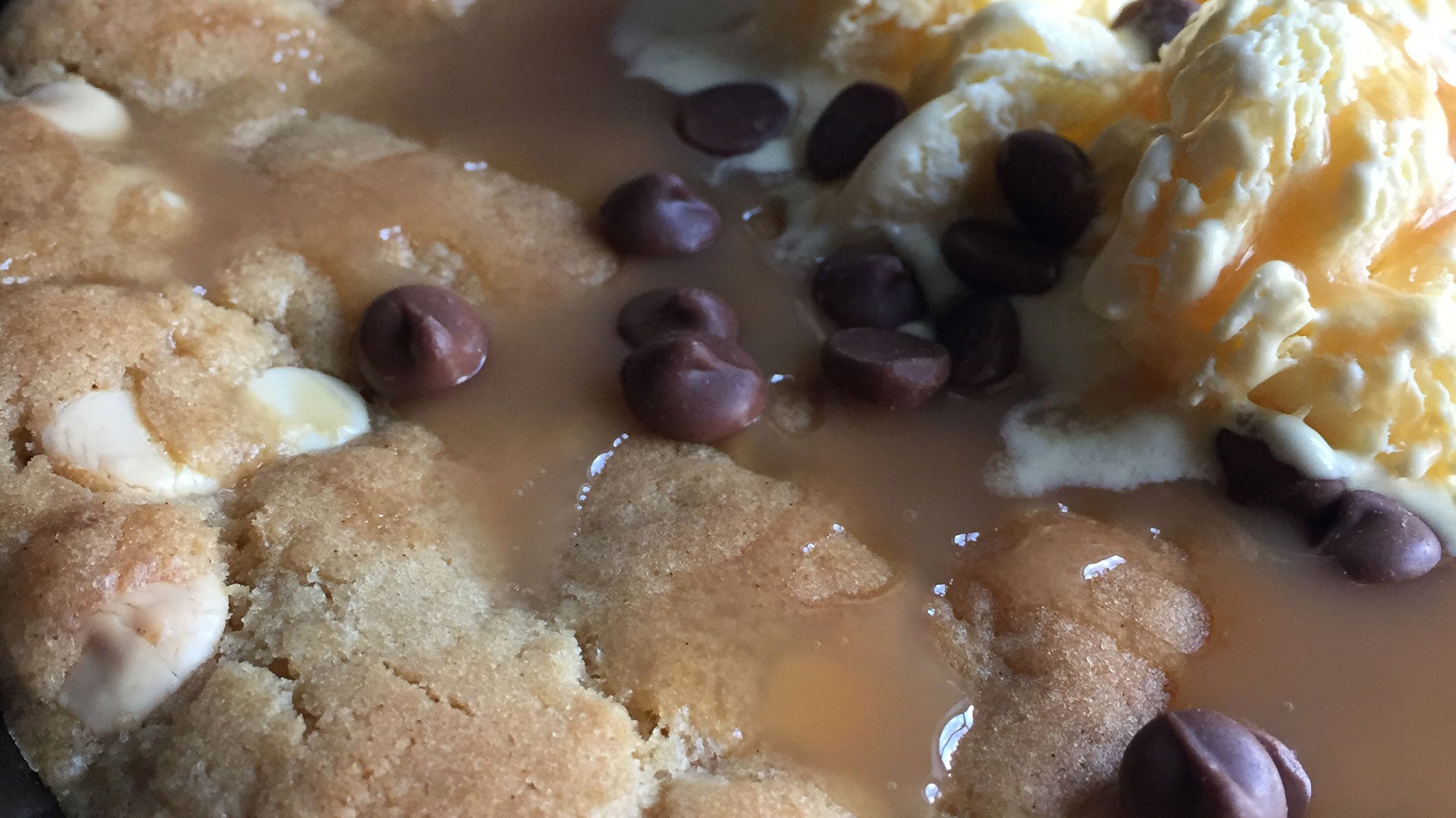 White-Chocolate-Skillet-Cookie_Header_2.jpg