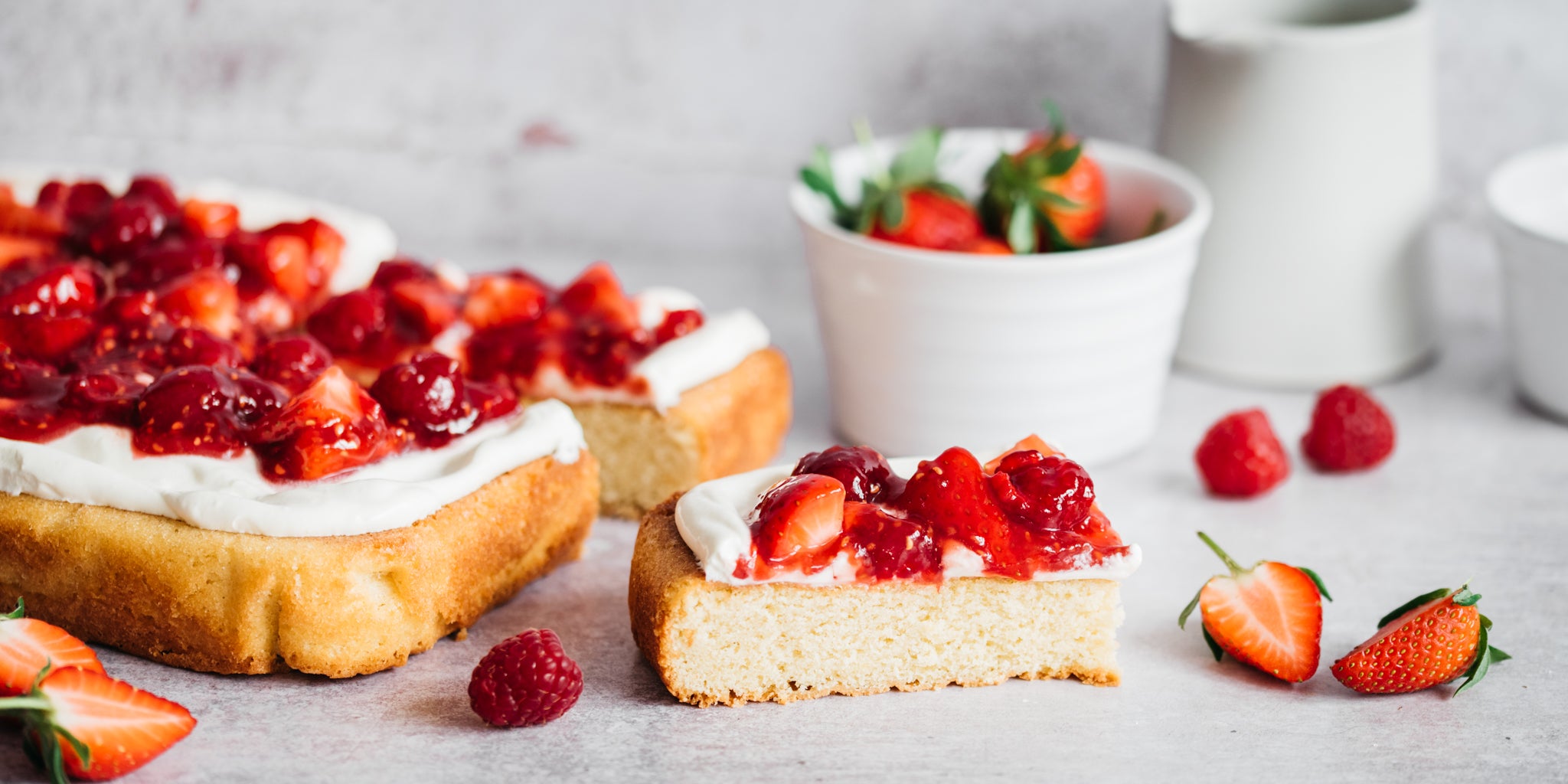 Victoria Sponge Traybake