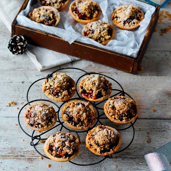 Apple and cranberry crumble mince pies