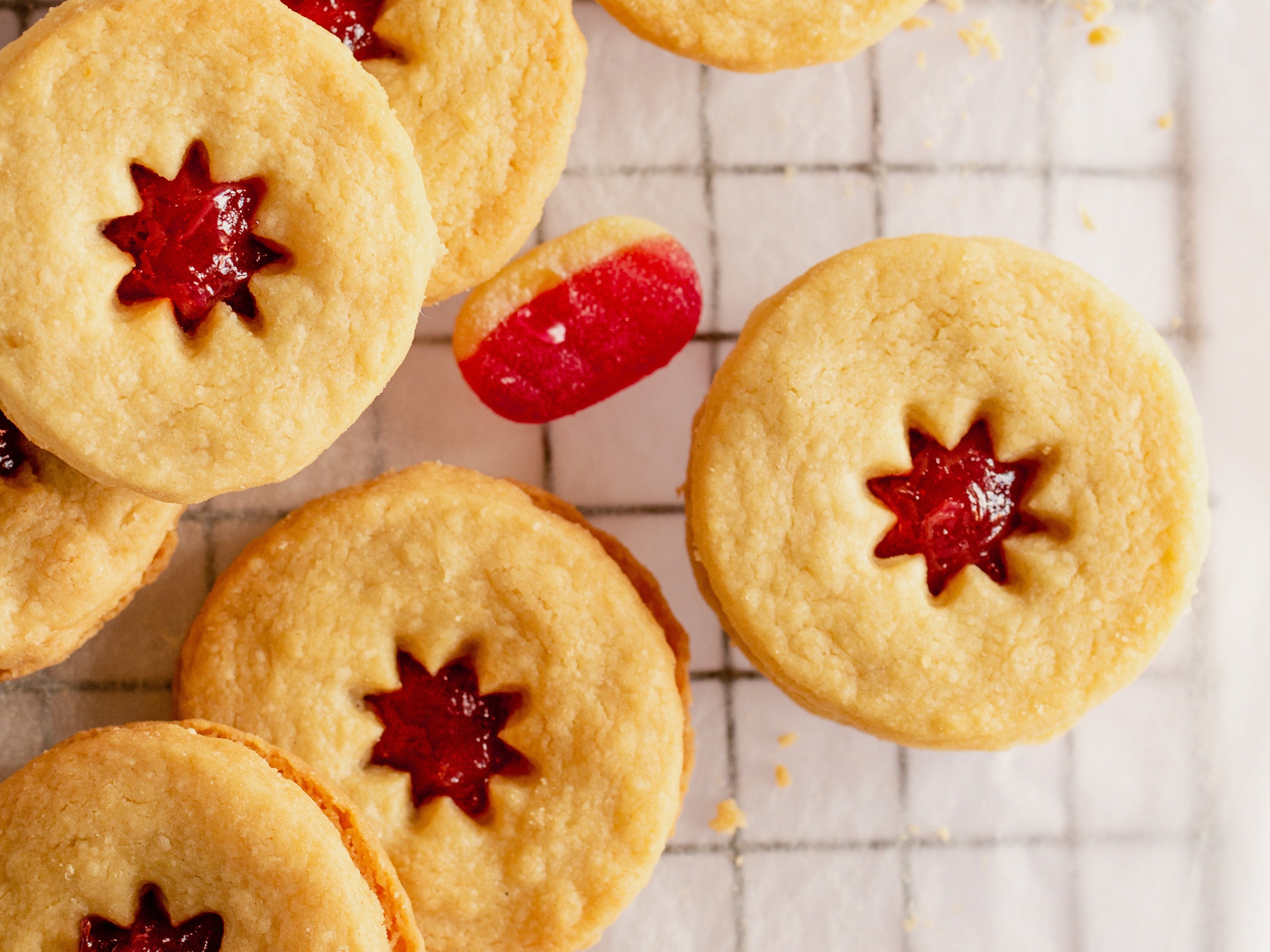 Close up of 5 jammy dodgers with sweet