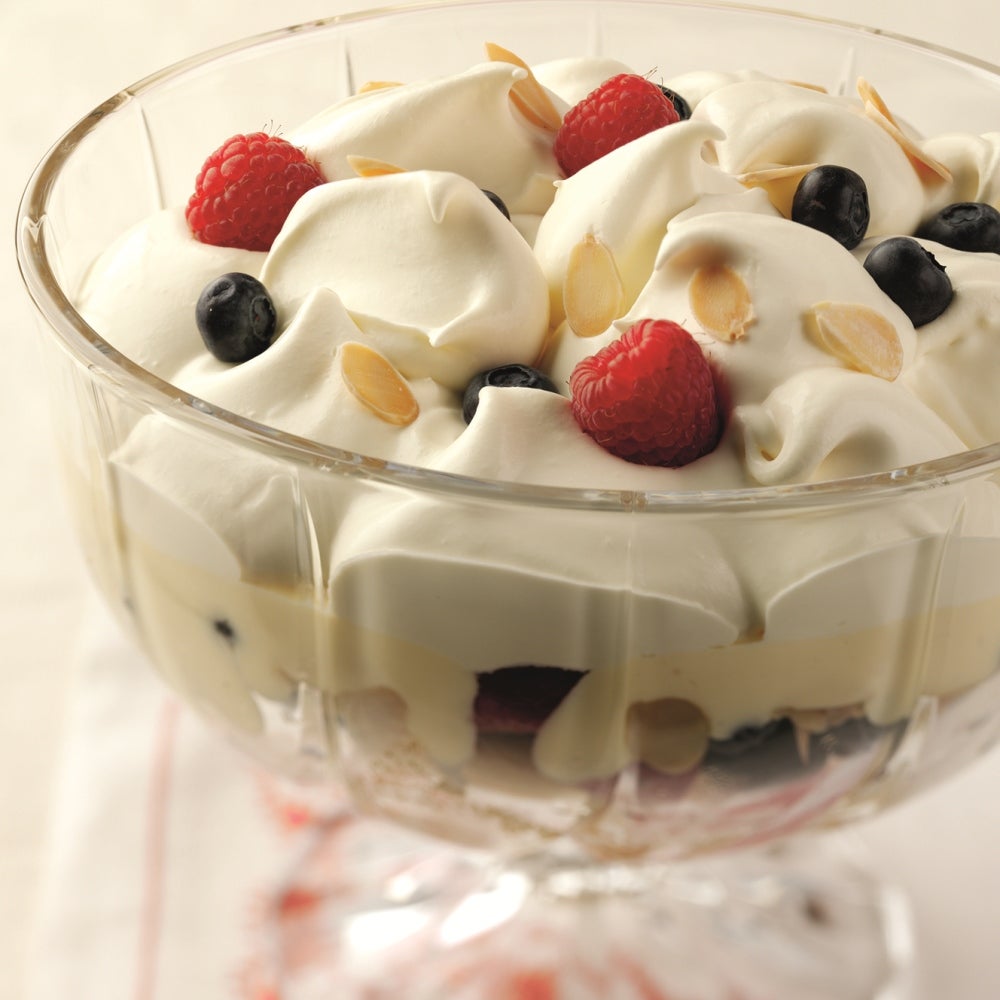 Traditional fruit trifle 
