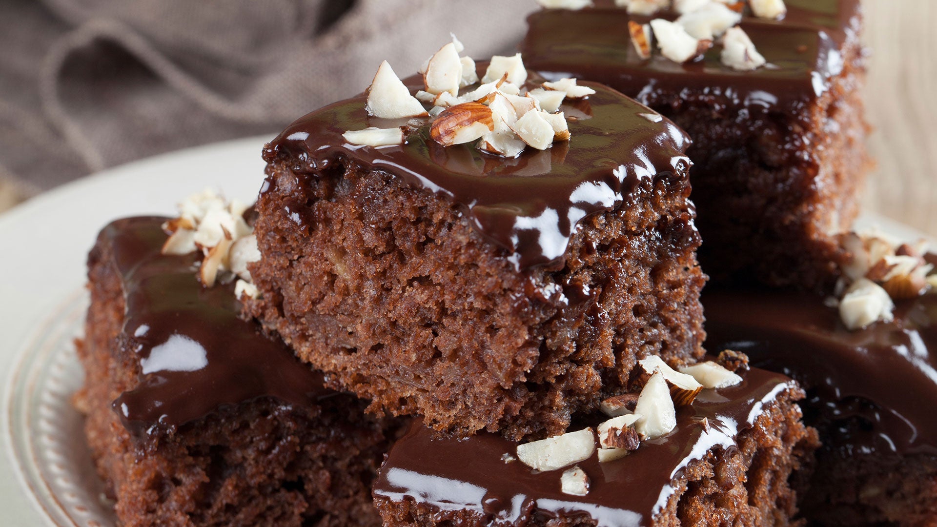 Chocolate-Gingerbread-Cake_Header.jpg