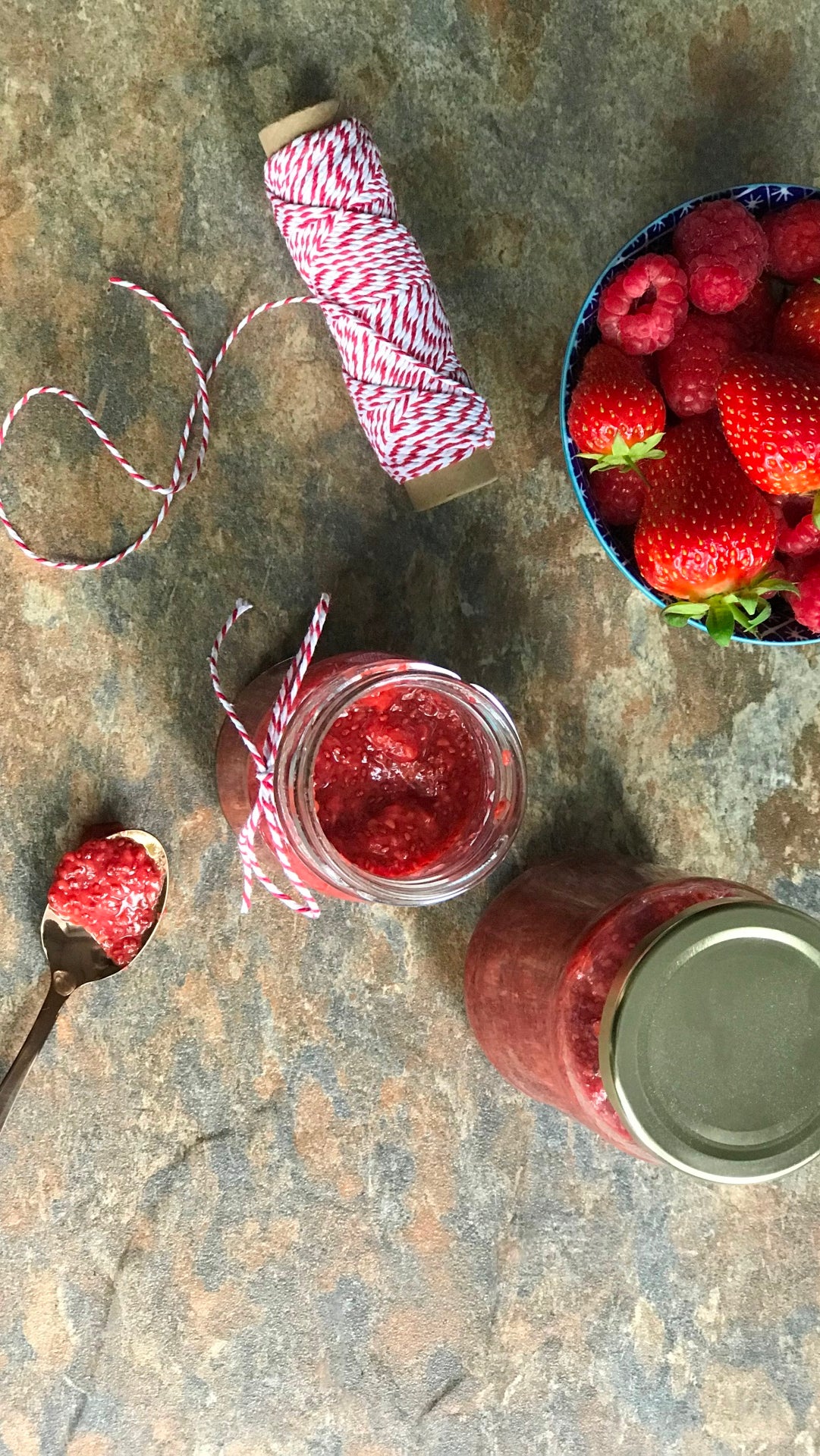 Strawberry-Raspberry-Chia-Seeds-Sauce_HEADER.jpg