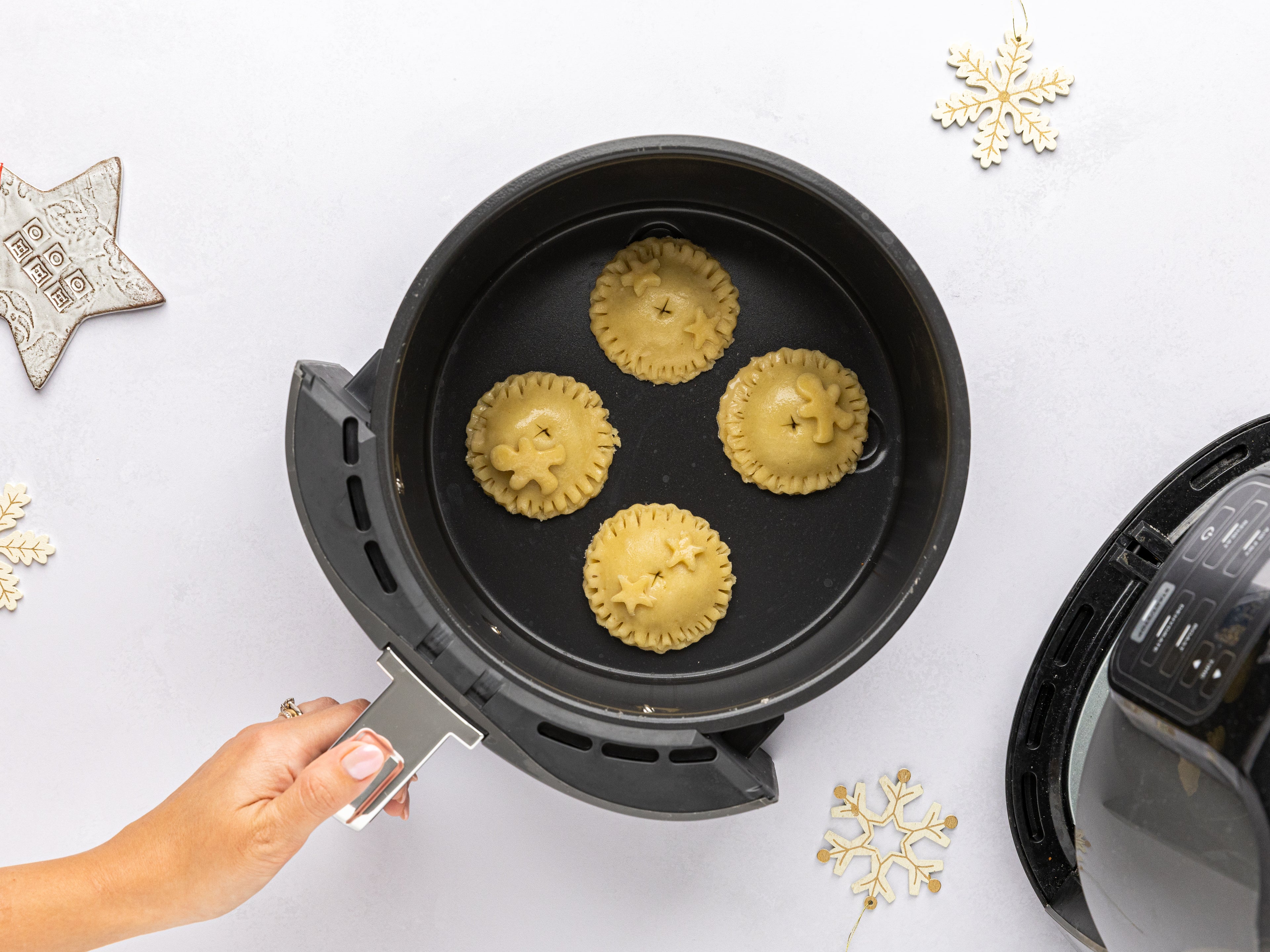 Four mince pies in an air fryer