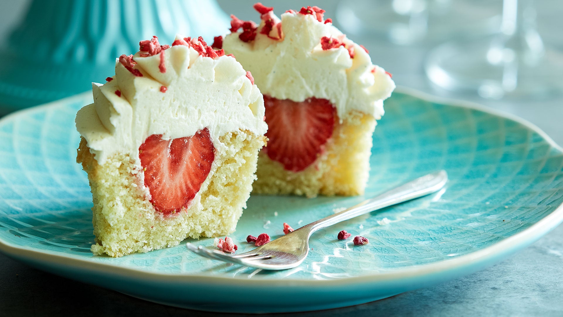 Strawberry-Prosecco-Cupcakes_2.jpg