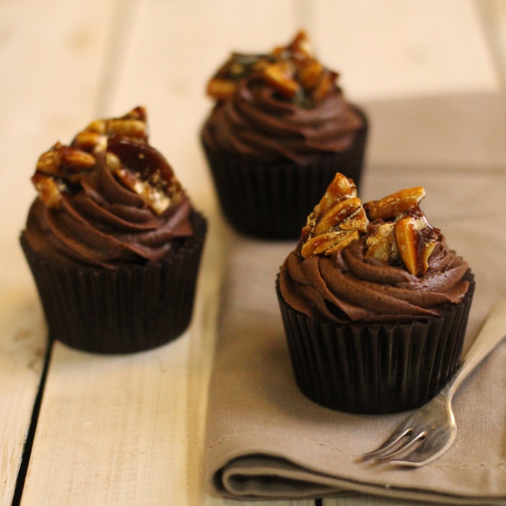 Gold Praline Topped Cupcakes