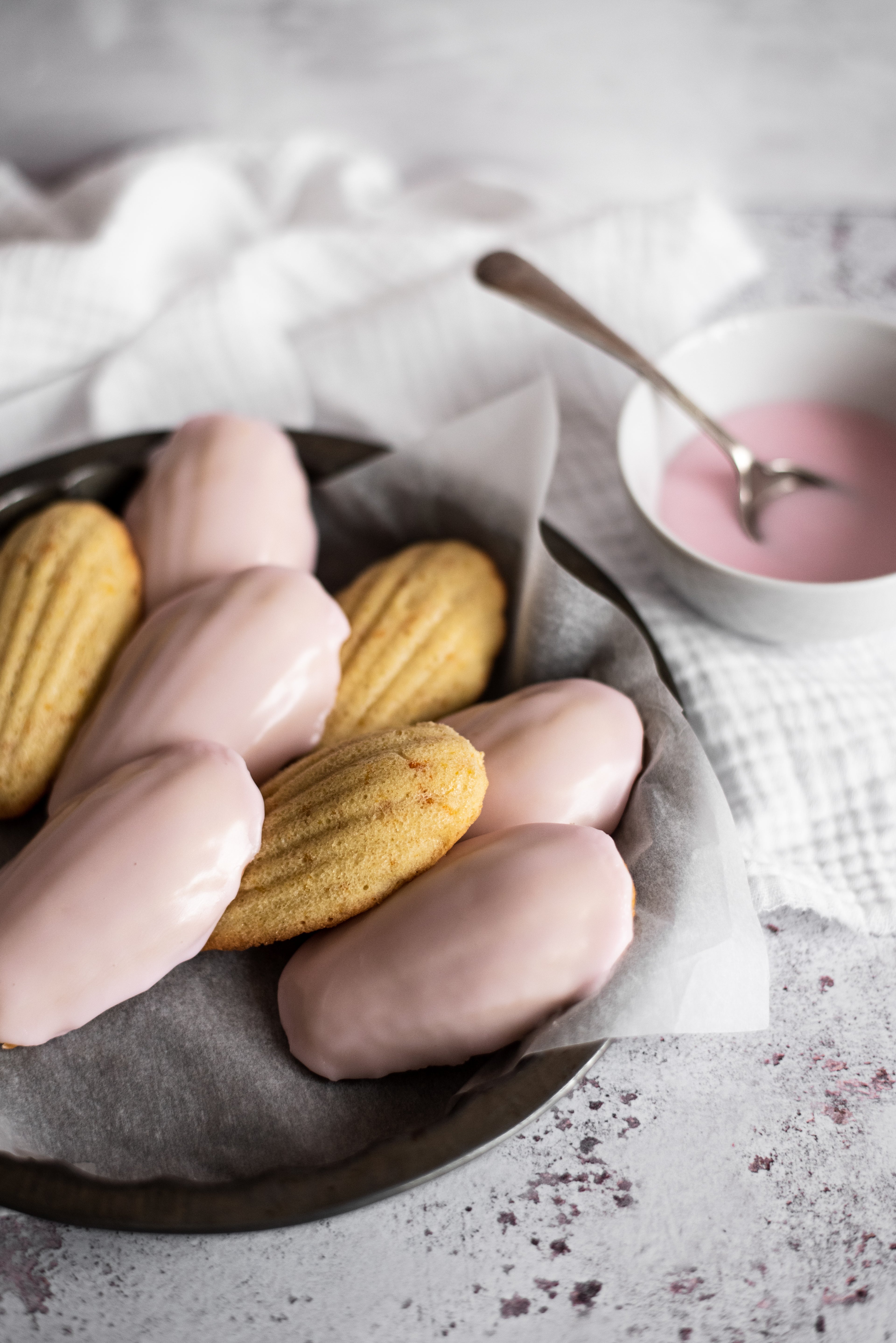 Madeleine sponge cakes with pink icing