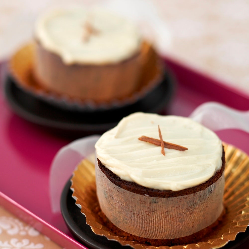 Mini Christmas Cakes with Brandy Icing