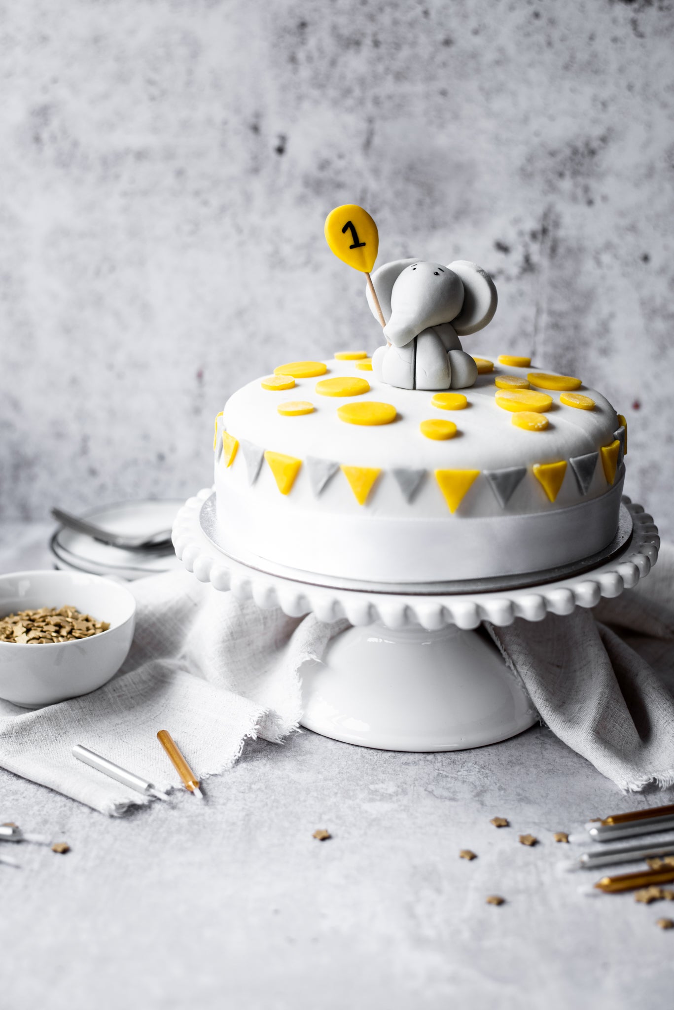 Simple-chocolate-birthday-cake-(4).jpg