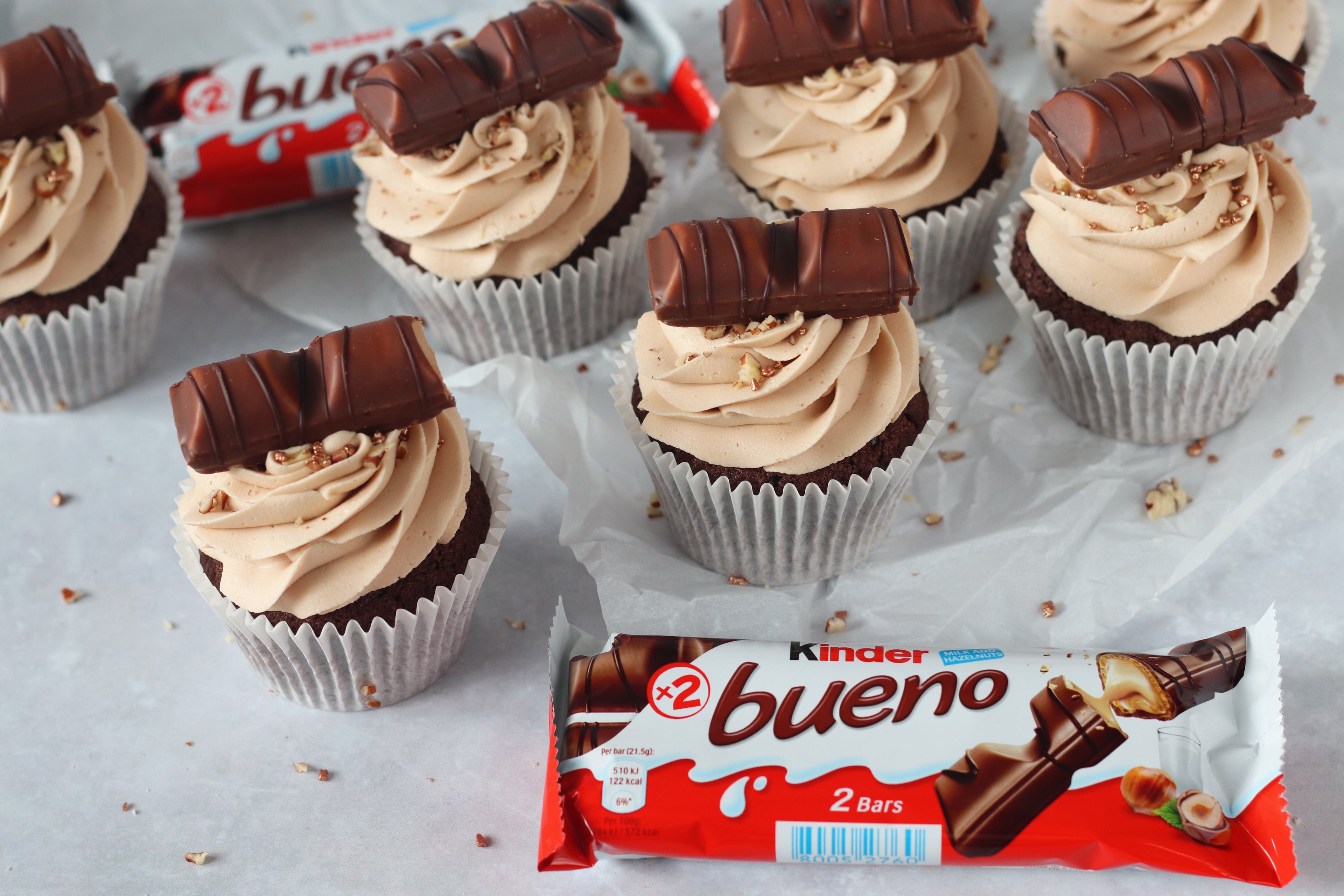 Kinder Bueno Cupcakes in row with chocolate bar