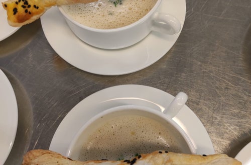 Spargelcremesüppchen mit Bätterteig-Grissino Spargelcremesüppchen mit Bätterteig-Grissino