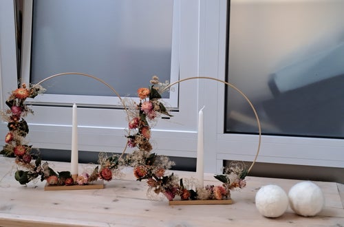 Deko im Eingangsbereich mit Trockenblüten Deko im Eingangsbereich mit Trockenblüten