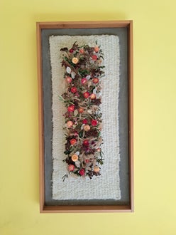 fertiger, besteckter Wandteppich mit Trockenblumen fertiger, besteckter Wandteppich mit Trockenblumen