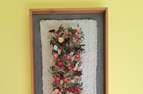 fertiger, besteckter Wandteppich mit Trockenblumen fertiger, besteckter Wandteppich mit Trockenblumen