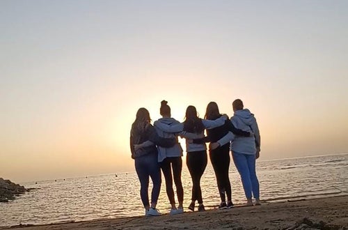 Mädchen am Strand von Siena Mädchen am Strand von Siena