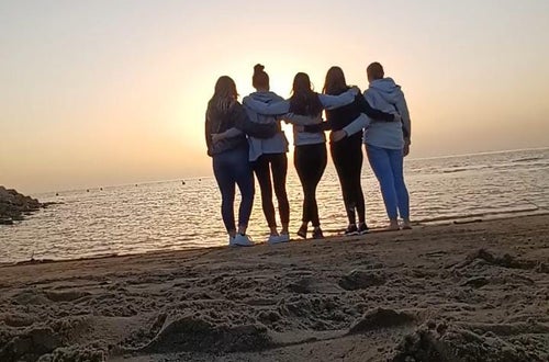 Mädchen am Strand von Siena Mädchen am Strand von Siena