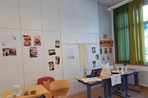 Ausstellung verschiedener Projekte der 5. Klasse Ausstellung verschiedener Projekte der 5. Klasse