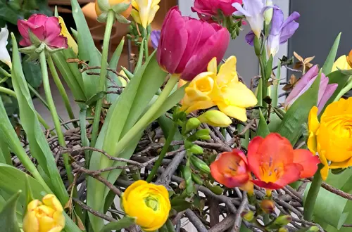 Vasen mit Frischblumen Vasen mit Frischblumen