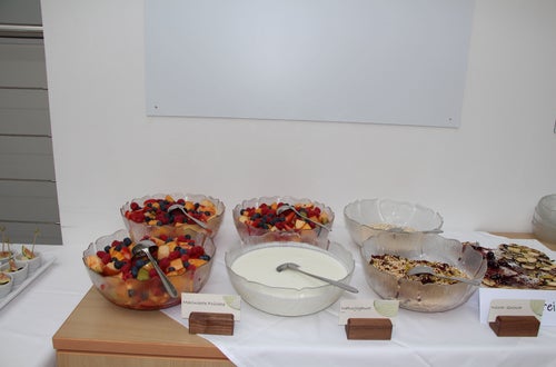 marinierte Früchte, Naturjoghurt, Müsli marinierte Früchte, Naturjoghurt, Müsli