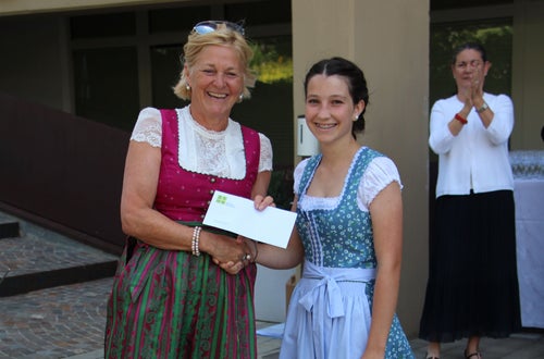 Vergabe des Preises vom Südtiroler Bauernbund- Bezirksbäuerin und Schülerin Vergabe des Preises vom Südtiroler Bauernbund- Bezirksbäuerin und Schülerin