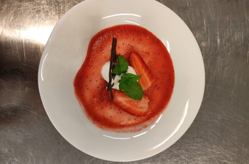 Joghurtterrine auf Erdbeeren Joghurtterrine auf Erdbeeren