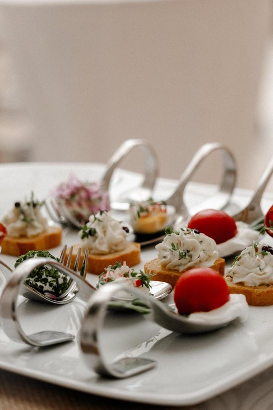verschiedene Häppchen zum Aperitif verschiedene Häppchen zum Aperitif