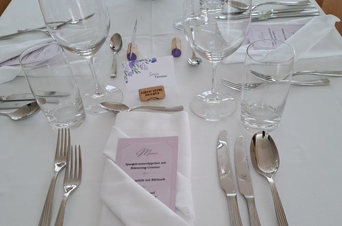 Aufgedeckter Tisch Aufgedeckter Tisch