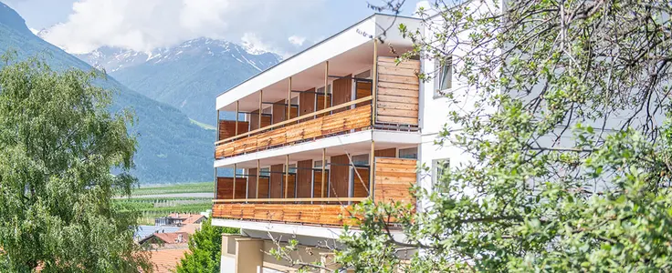 Schulegebäude Ostansicht mit Abbildung des Heimtraktes Schulegebäude Ostansicht mit Abbildung des Heimtraktes