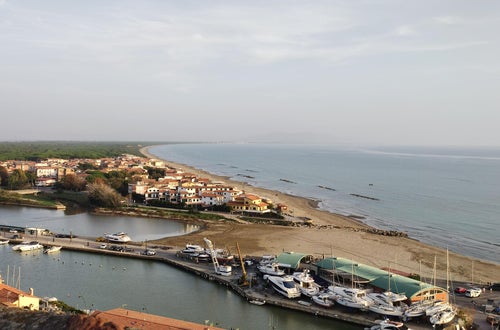 Blick auf den Hafen und das Meer Blick auf den Hafen und das Meer
