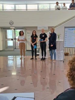 Begrüßung an der Fachschule für Hauswirtschat und Ernährung Tisens Begrüßung an der Fachschule für Hauswirtschat und Ernährung Tisens