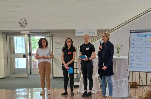 Begrüßung an der Fachschule für Hauswirtschat und Ernährung Tisens Begrüßung an der Fachschule für Hauswirtschat und Ernährung Tisens