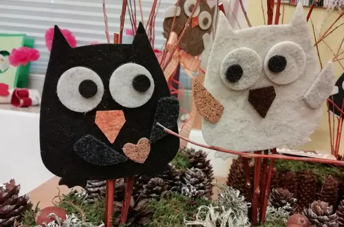 Winterliche Dekoration mit Eulen aus Filz Winterliche Dekoration mit Eulen aus Filz