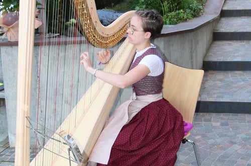 Jana spielt Harfe Jana spielt Harfe