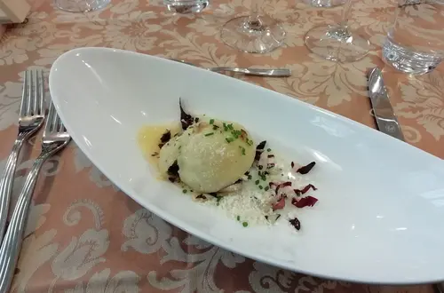 Angerichtete Teigtaschen Angerichtete Teigtaschen