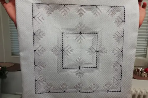 Bestickter Kissenbezug Bestickter Kissenbezug