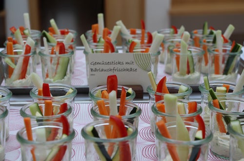 Gemüsesticks mit Bärlauchfrischkäse Gemüsesticks mit Bärlauchfrischkäse