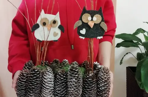 Winterliche Dekoration mit Fichtenzapfen Winterliche Dekoration mit Fichtenzapfen