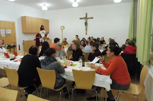 Nikolausfeier im Heim - Abendessen Nikolausfeier im Heim - Abendessen