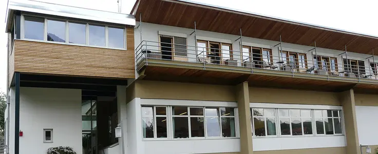 Schulgebäude Haupteingang Schulgebäude Haupteingang