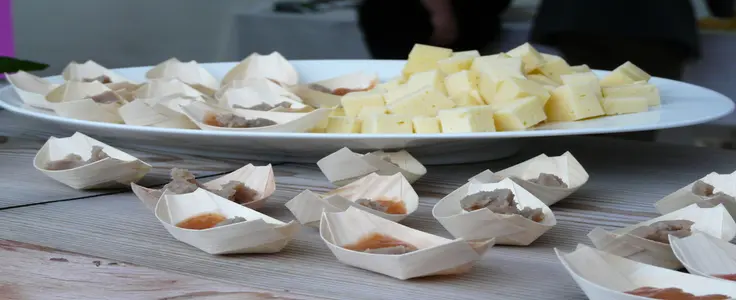 Präsentation von Käse und Chutney Präsentation von Käse und Chutney