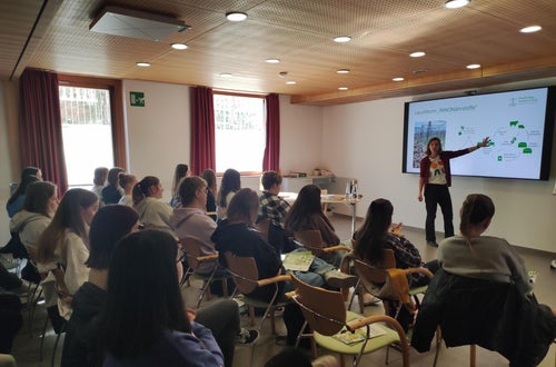 Schüler: innen während des Vortrages Schüler: innen während des Vortrages