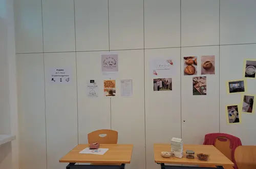 Ausstellung verschiedener Projekte der 5. Klasse Ausstellung verschiedener Projekte der 5. Klasse