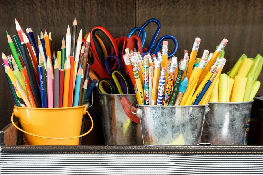 Image of pencils in pots by Laura Rivera for Unsplash