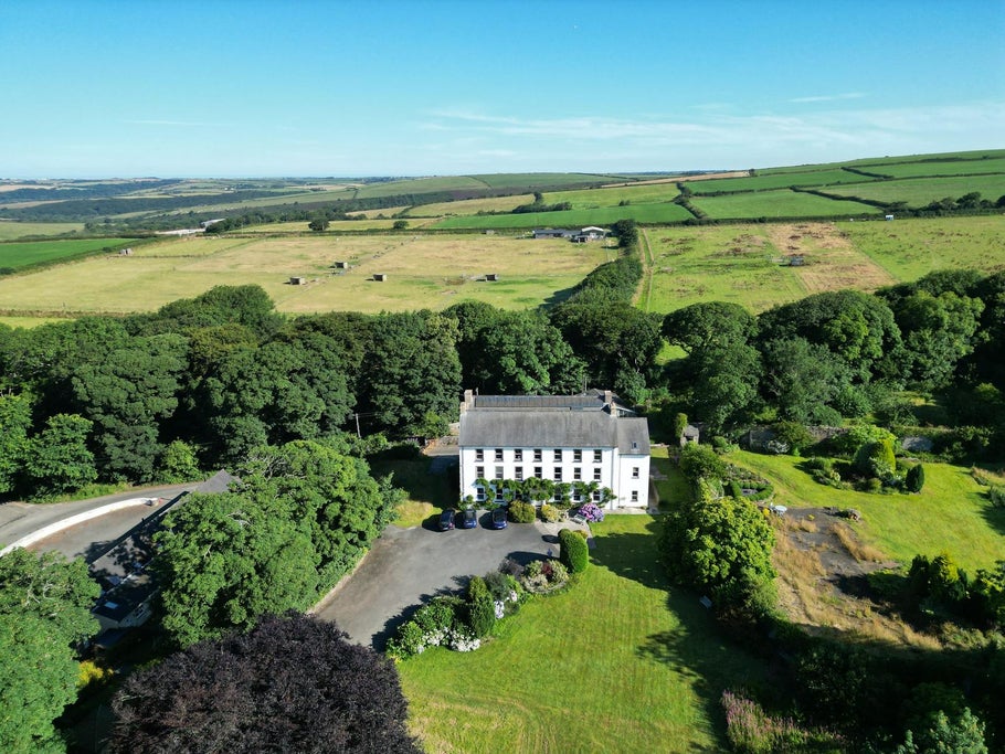 Cuffern Manor