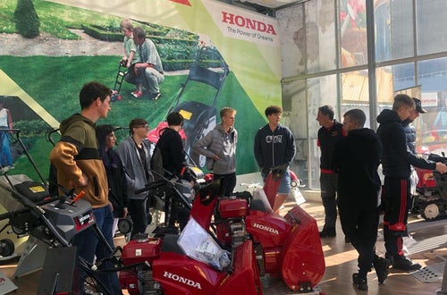 Alunni di III e IV in visita all'azienda Biasion: reparto macchinari Alunni di III e IV in visita all'azienda Biasion: reparto macchinari