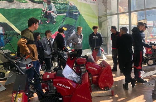 Alunni di III e IV in visita all'azienda Biasion: reparto macchinari Alunni di III e IV in visita all'azienda Biasion: reparto macchinari