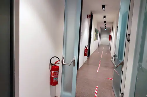 Struttura: laboratori, area spogliatoi alunni e alunne Struttura: laboratori, area spogliatoi alunni e alunne