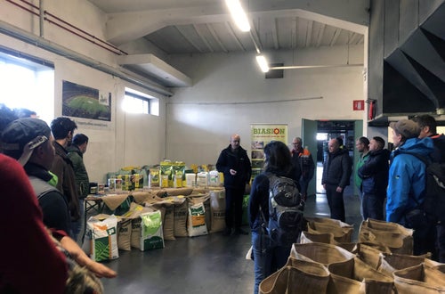 FC: Manutentori del verde visita da Biasion, il gruppo ascolta il relatore aziendale FC: Manutentori del verde visita da Biasion, il gruppo ascolta il relatore aziendale