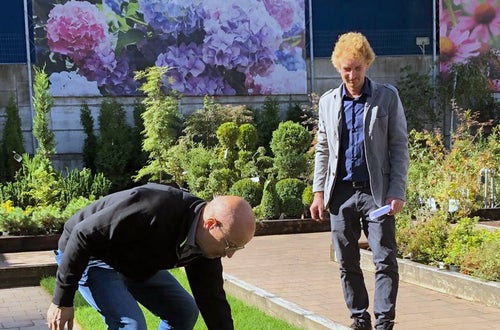 Alunni di III e IV in visita all'azienda Biasion: spiegazione materiali per prato erboso Alunni di III e IV in visita all'azienda Biasion: spiegazione materiali per prato erboso